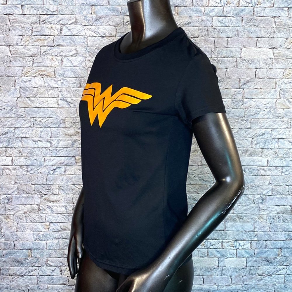 DC Comics Wonder Woman Tee - Size Medium - Picture 2 of 5